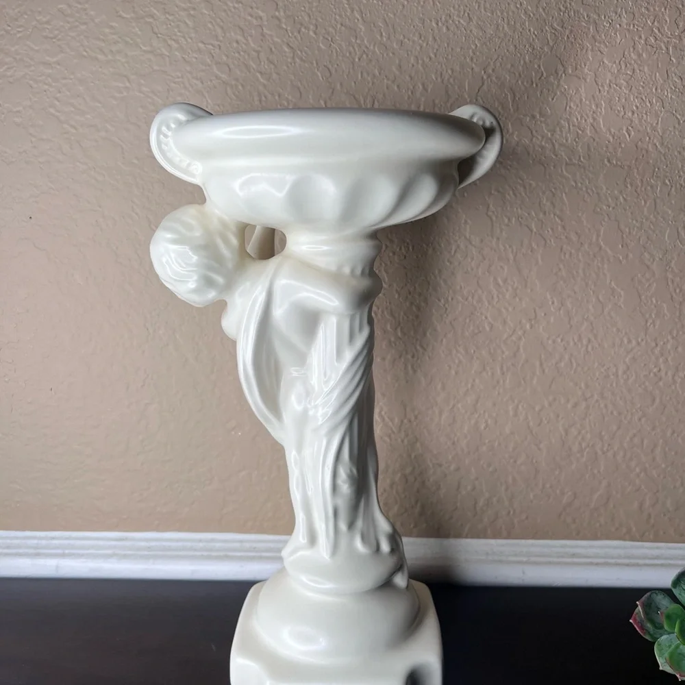 Haeger sculptural pedestal